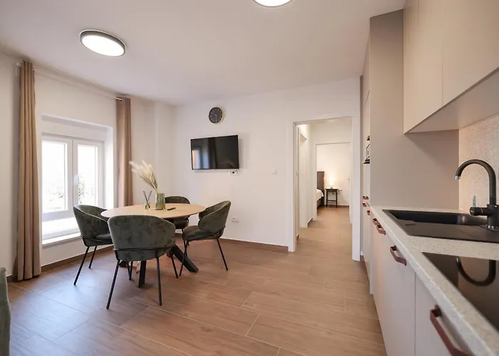 Royal Oak With Private Parking Apartment