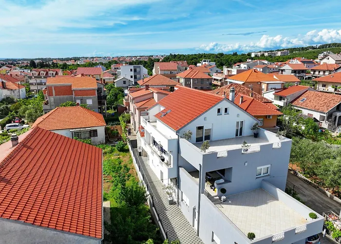 Royal Oak With Private Parking Apartment